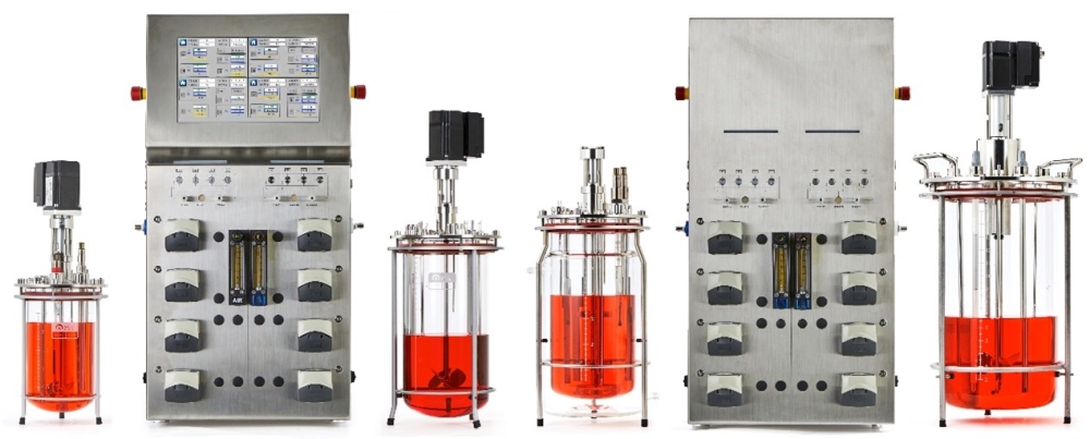 Glass tank bioreactor